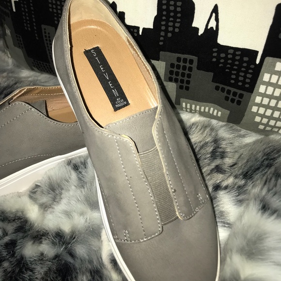Grey Nubk Steve Madden Shoes - Picture 2 of 2